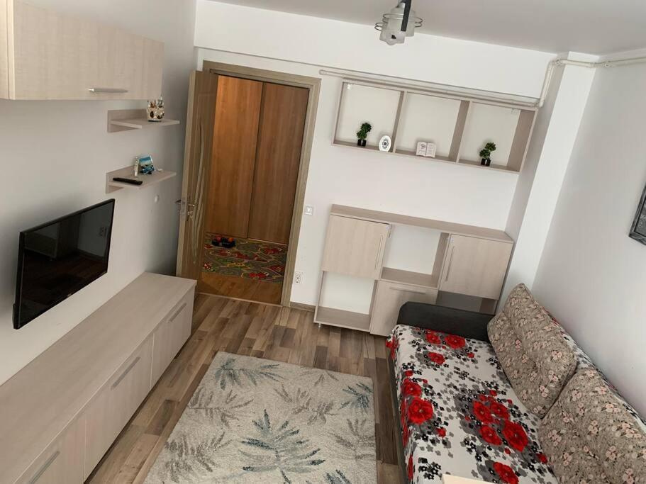 Lovely Bacau 1 Bedroom Apartment エクステリア 写真