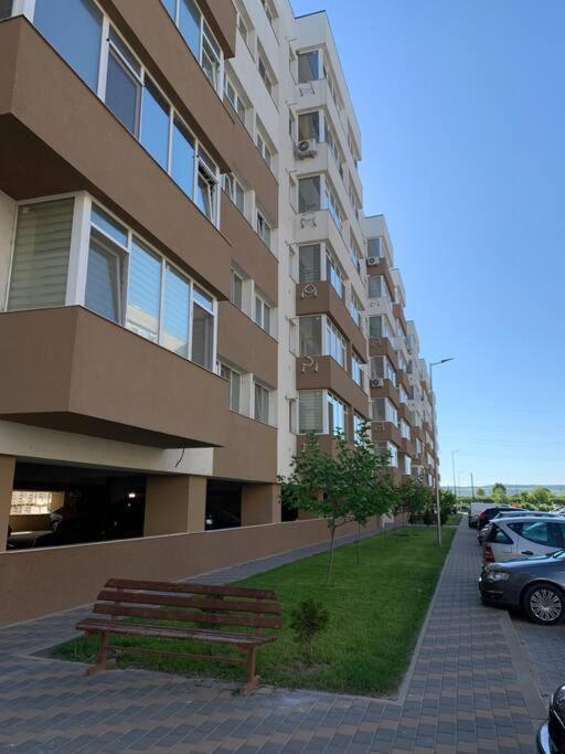 Lovely Bacau 1 Bedroom Apartment エクステリア 写真
